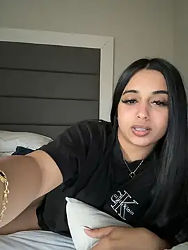 LilMisIndianx online show from January 18, 1:51 pm