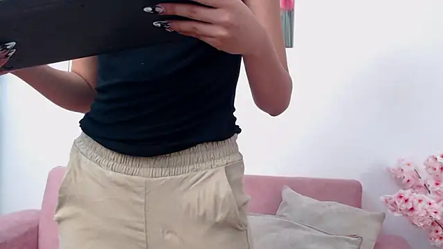 pinky f00x online show from April 7, 7:38 pm