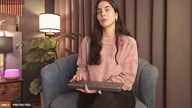 Angelina Dior online show from November 29, 6:34 pm