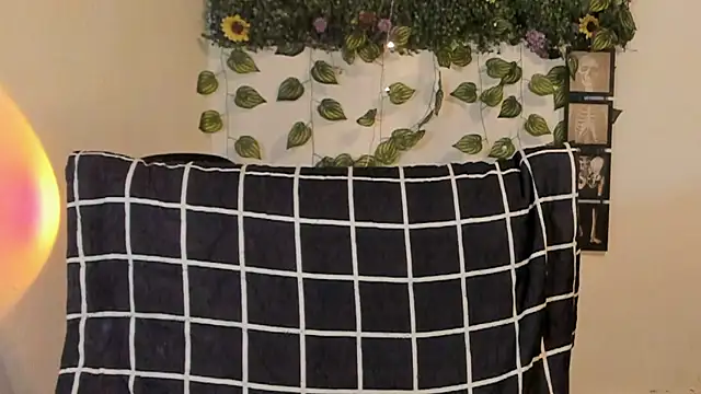 chloe kisses online show from October 17, 11:46 am