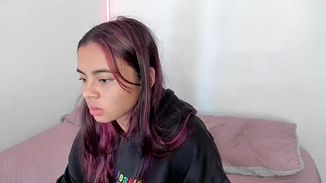 valy shyness online show from September 18, 6:50 pm