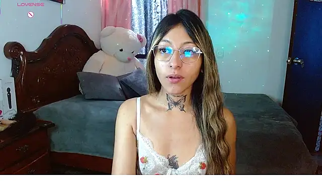 Hoolly Jones online show from December 16, 3:18 pm