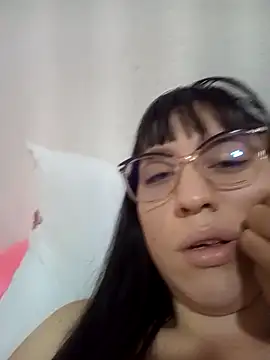 lareinalareinadelanal online show from December 21, 11:47 am