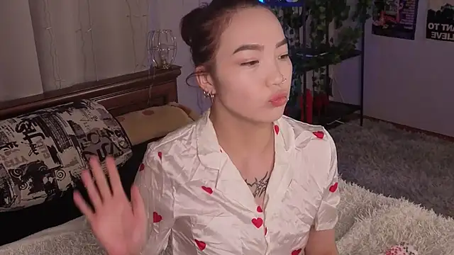 OdetteBiddy online show from December 17, 8:24 pm