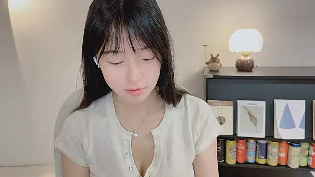 Onechestnut online show from May 11, 5:42 am