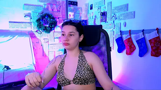 KimClarks  online show from January 8, 2:43 pm