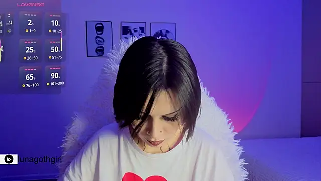 IamLuna2006 online show from April 4, 5:17 am