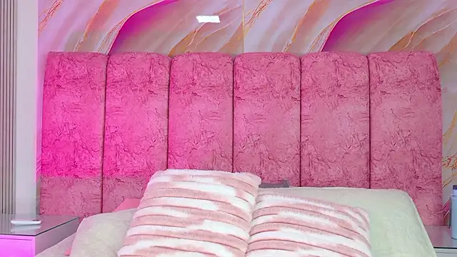 emmacurvy online show from February 20, 3:27 am