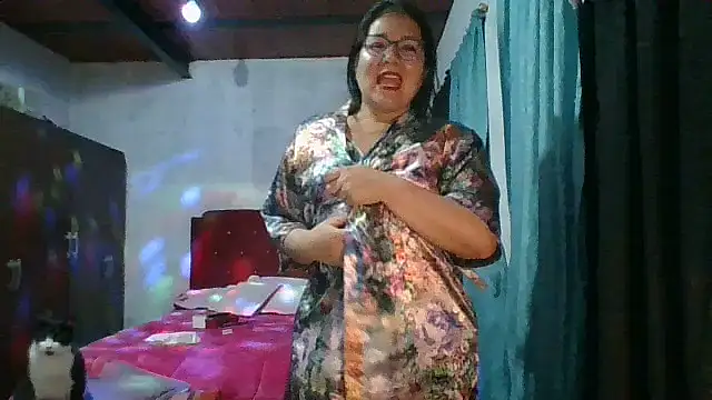 scarlett widow  online show from November 21, 3:52 am