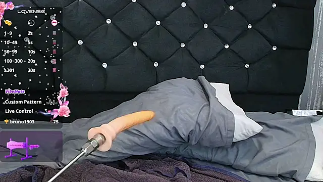 Alicee Moonn online show from November 15, 8:32 pm