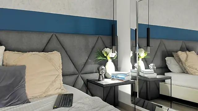 Mia Roswell online show from November 16, 12:23 am