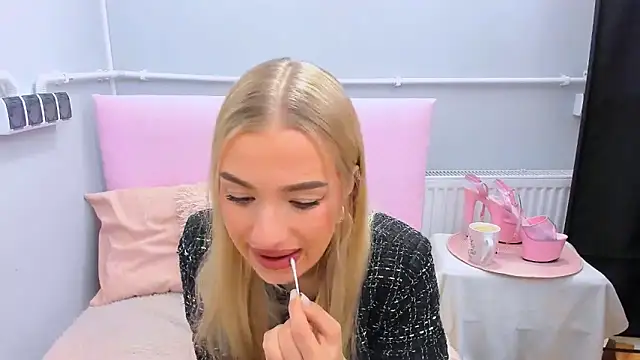 EvetteRose online show from November 8, 5:07 pm