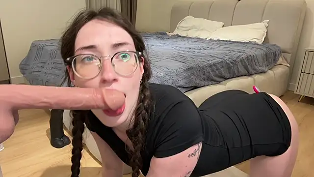 Kelly Berry   online show from May 3, 5:27 pm