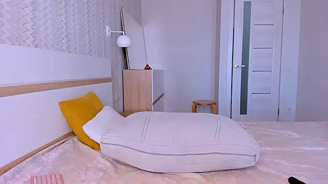 Elle Pearl  online show from September 13, 6:32 am