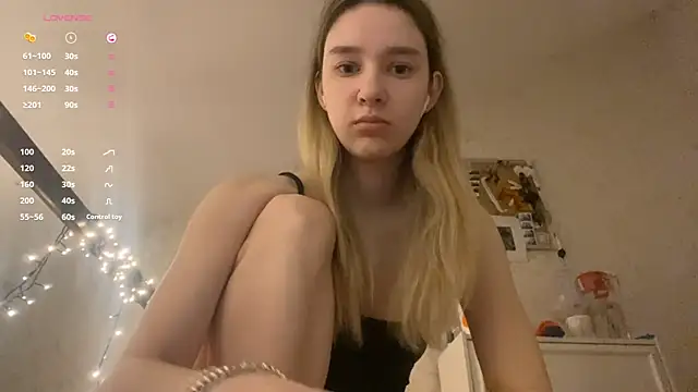 Snapshot of DanaCore chatting on October 21, 6:56 pm DanaCore online show from October 21, 6:56 pm