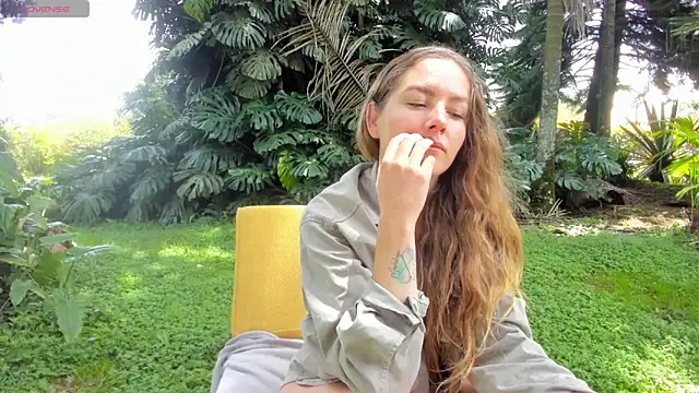 Angiehuston1 online show from April 18, 3:58 pm