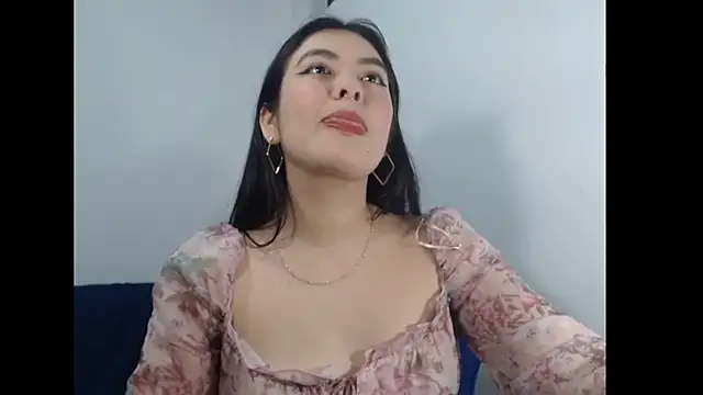 EloiseJun online show from June 7, 7:04 am