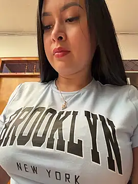 CrisMarulanda online show from March 30, 8:30 pm