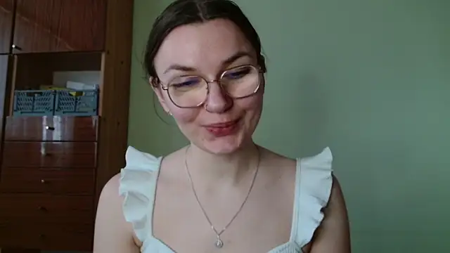 LooveELLYx online show from February 9, 7:54 am