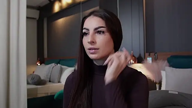 EmilyTrix online show from April 18, 11:15 pm