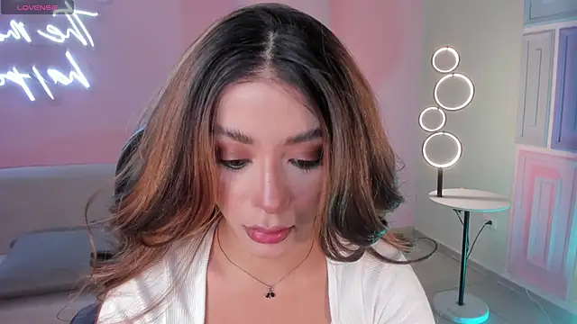 IsabellaMoreau online show from June 11, 8:05 pm