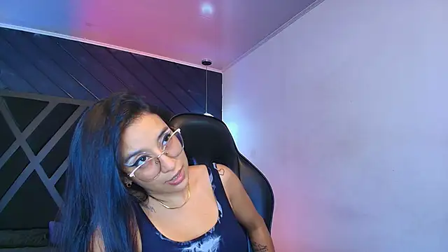 zoe martins  online show from April 14, 5:35 pm