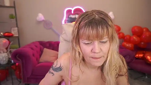 BellaLaPetit online show from February 22, 2:07 pm