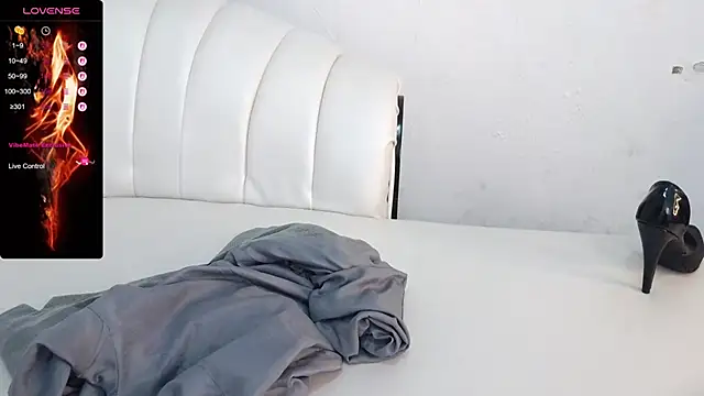 aura sanders1 online show from November 22, 1:03 pm