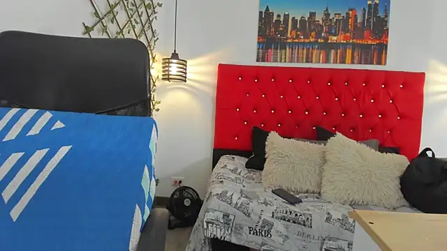 carolinacrus01 online show from November 3, 2:43 pm