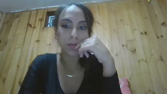 Snapshot of Roselingalvis13 chatting on October 23, 3:01 am Roselingalvis13 online show from October 23, 3:01 am