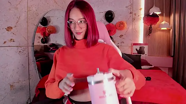 daphne courtis online show from October 12, 3:20 am