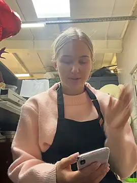 Snapshot of CandyVice chatting on October 6, 5:18 pm CandyVice online show from October 6, 5:18 pm