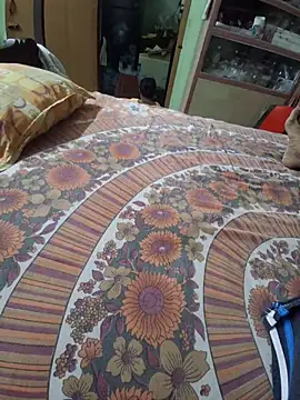 cutecouple1983 online show from June 21, 7:29 pm