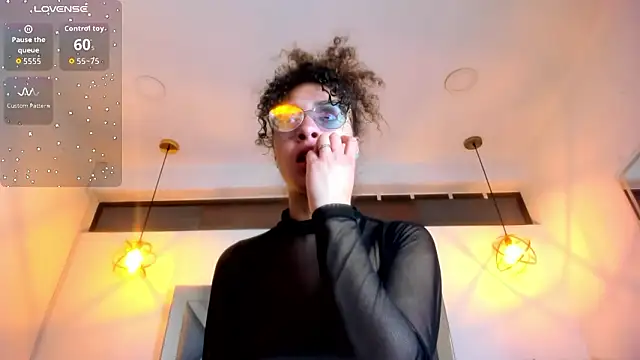 Hanna Cornee  online show from February 21, 1:23 pm