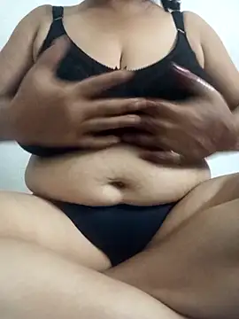 chocobbsneha567 online show from May 3, 11:46 am