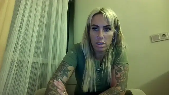 poppyinga1 online show from February 16, 6:08 pm