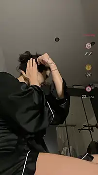 Piggiteablacktea online show from February 15, 4:50 pm