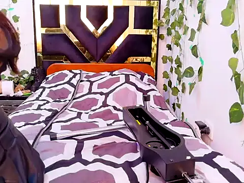 lucywhite13 online show from October 16, 9:06 pm