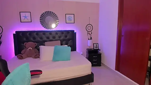 LolaVillalobos online show from February 25, 1:20 pm