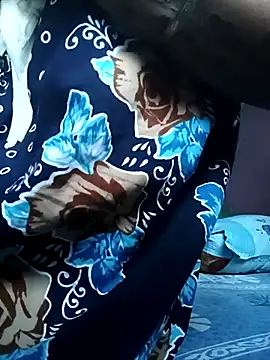 Snapshot of Desi_couple305 chatting on September 16, 8:22 am Desi couple305 online show from September 16, 8:22 am