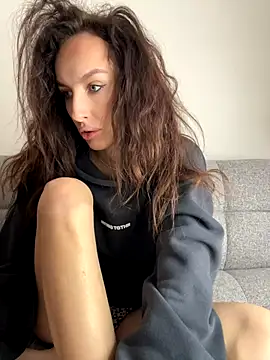 goodgirldevil online show from November 18, 9:54 am