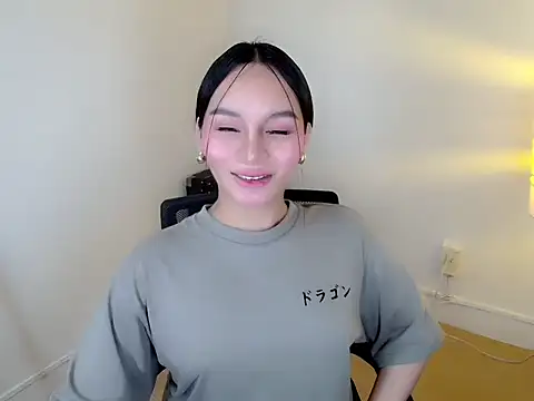 holly tabby online show from January 8, 9:30 pm