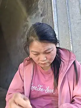 yoowwmr online show from November 27, 8:39 am