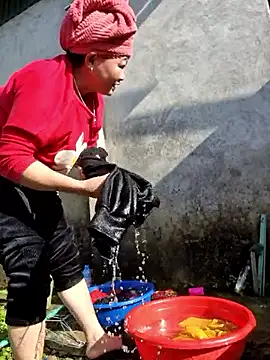 yoowwmr online show from December 19, 7:44 am