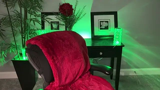 ItsNikki online show from February 16, 3:23 pm