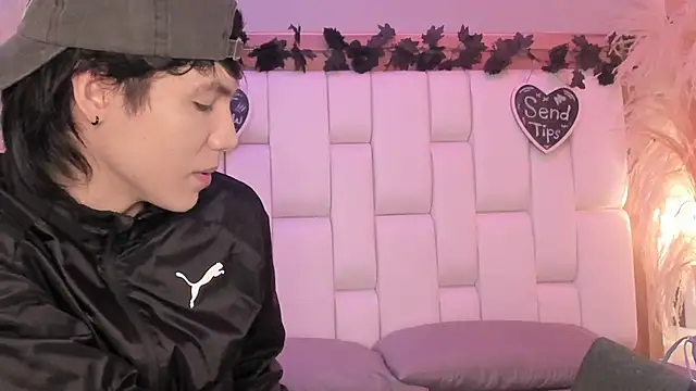 Daphne And Roger online show from April 18, 11:13 am