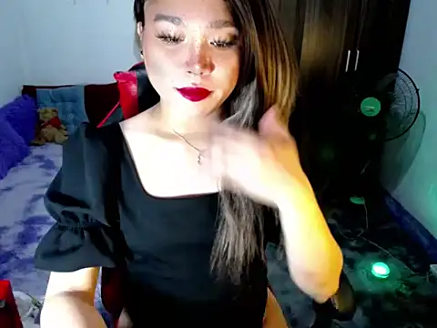 Urassiansweetcummer online show from March 20, 5:01 am