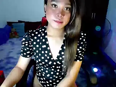 Urassiansweetcummer online show from March 10, 2:48 am