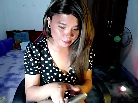 Urassiansweetcummer online show from April 14, 5:18 am