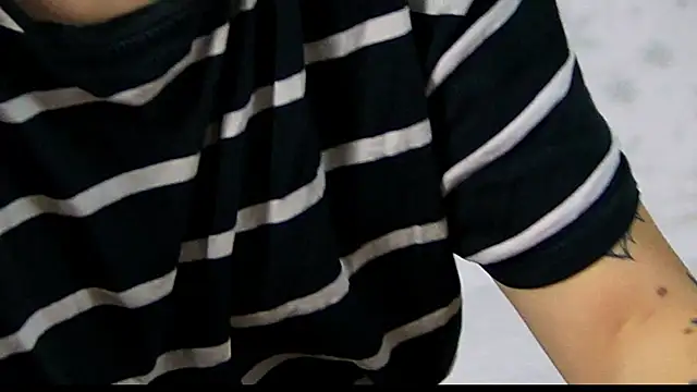 SarraRay online show from January 5, 6:11 pm